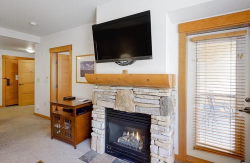 Mammoth Lakes Hotel | Village 2206