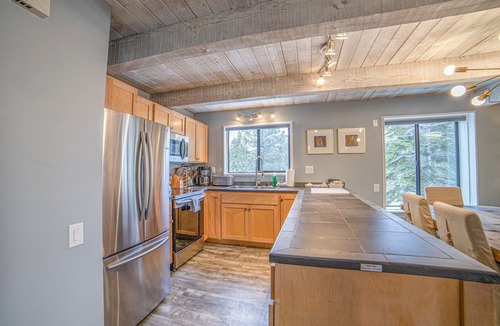 Mammoth Lakes Condo | Village Adjacent - Steps to Gondola /Sleeps 12