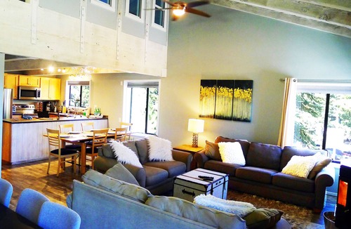 Mammoth Lakes Condo | Village Adjacent - Steps to Gondola /Sleeps 12