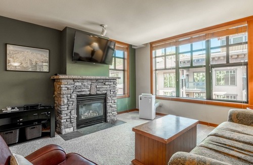 Mammoth Lakes Condo | Village Condo at Grand Sierra Lodge-Shared Hot Tub! Pool!