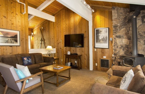 Mammoth Lakes Condo | Villas De Los Pinos #35 | Family-friendly Condo, Shared Hot Tub & Pool