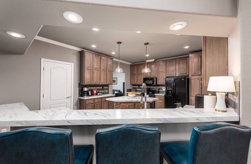 Acampo House | Vineyard Vista Retreat | Close to Wineries, Lakes, & More! Sleeps 6, Hot Tub