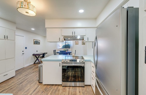 Visalia Cottage | Visalia Vacation Rental w/Yard: 1 Mi to Downtown