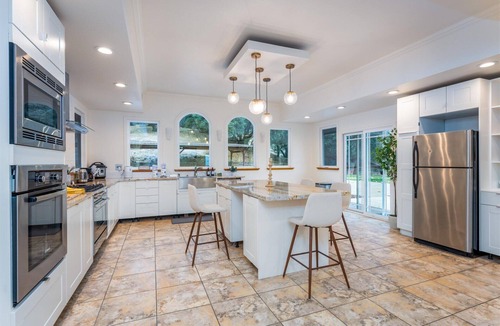 Oakhurst House | Vista Haven with stunning views/hot tub/mini golf!