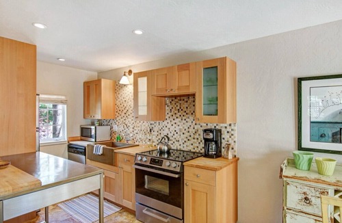 Sonoma House | Vita @ Bungalows 313 - Half a block off the Historic Sonoma Plaza