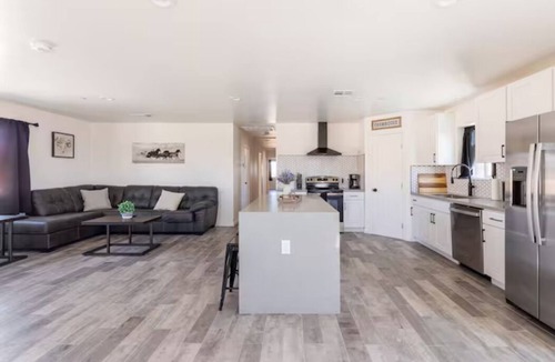 Landers House | Wagon Wheel Retreat on 2.5 acres With hot tub