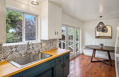 San Luis Obispo Cottage | Walk downtown! Spa Tub+Bikes+Grill | CalPoly+Beach