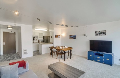 Ocean Park Condo | Walk to Beach & Boardwalk! Condo in Santa Monica