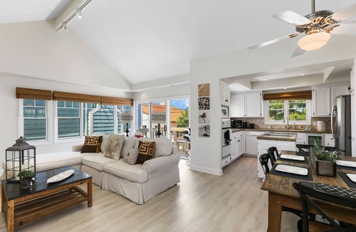 Corona del Mar House | Walk to Beach | Private Corona del Mar Retreat | King Bed