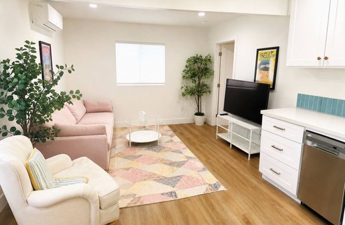 Silver Strand House | Walk To Beach, Surfing, Mins 2 Restaurants & Shops