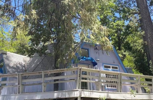 Twain Harte Cabin | Walk to downtown Twain Harte from our kid-friendly, lake-membership DOME HOME!