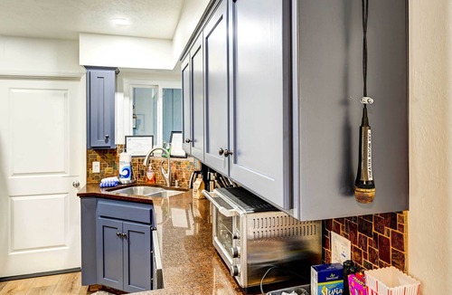 Oakhurst House | Walk to Dtwn! Dog-Friendly Oakhurst Gem w/Yard