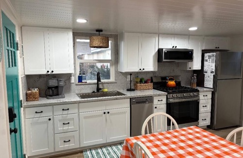 Morro Bay Cottage | Walk to Embarcadero + Kids Dream Yard + Pool Table
