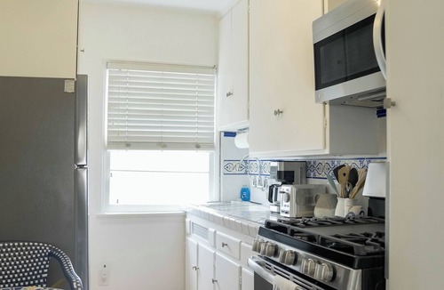 North of Wilshire Apartment | Walk to everything on Montana from this Garden retreat! - C