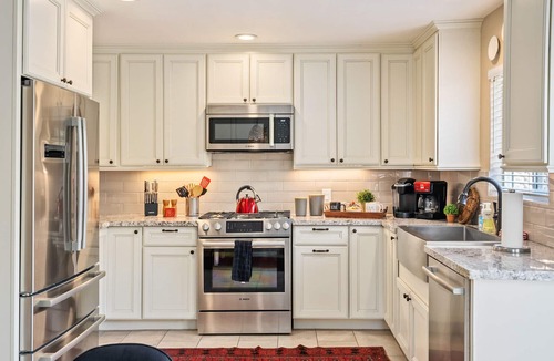 Paso Robles House | Walk to Fairgrounds! Discover the Perfect Wine Country Getaway on Vine Street.