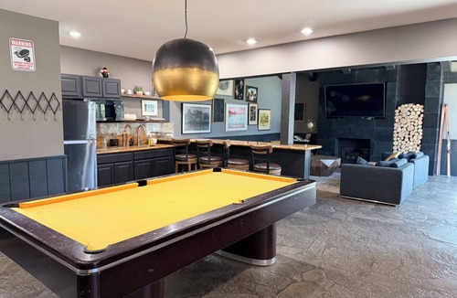 Mammoth Lakes Condo | Walk to Lifts! Canyon Lodge Condo-Cabin