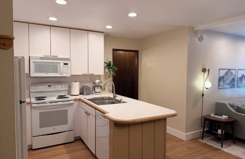 Mammoth Lakes Condo | Walk to Lifts! Canyon Lodge Condo-Cabin