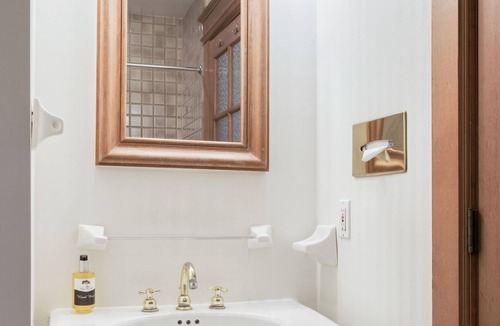 Pacific Grove Hotel | WALK TO OCEAN FROM OUR PREMIUM KING BED ROOMS