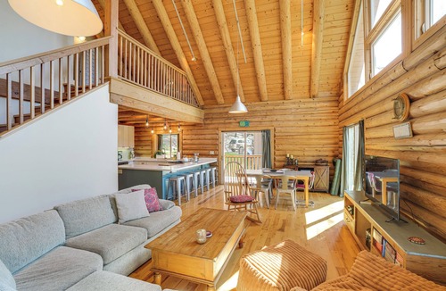 Groveland Cabin | Walk to Pine Mountain Lake: Spacious Family Cabin