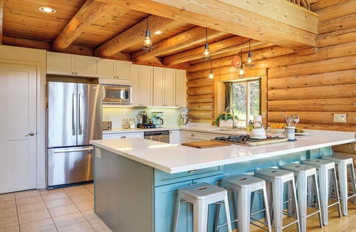 Groveland Cabin | Walk to Pine Mountain Lake: Spacious Family Cabin