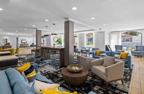Beach Hill - Beach Flats Hotel | Walk to Santa Cruz Beach | Free Breakfast + Pool