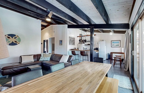 Alpine Meadows Condo | Walk to Ski Lift - Modern Top-Floor Mountain-View Getaway Near Scenic Trails