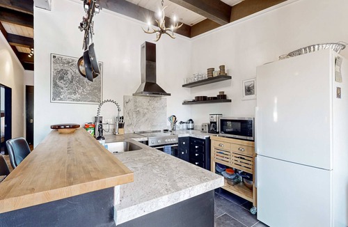Alpine Meadows Condo | Walk to Ski Lift - Modern Top-Floor Mountain-View Getaway Near Scenic Trails