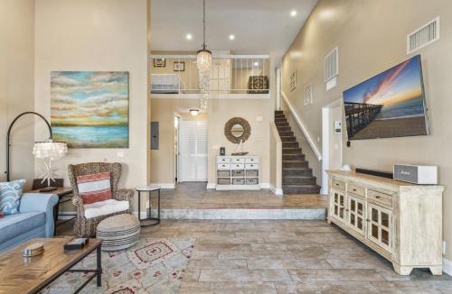 San Clemente House | Walk to the beach and Ole Hanson Casino Wedding Venues