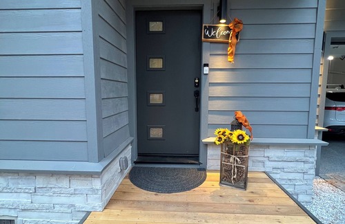 Bijou Pines House | Walk to the Lake — Modern 4 BR/3 BA Mountain Retreat | Newer Construction