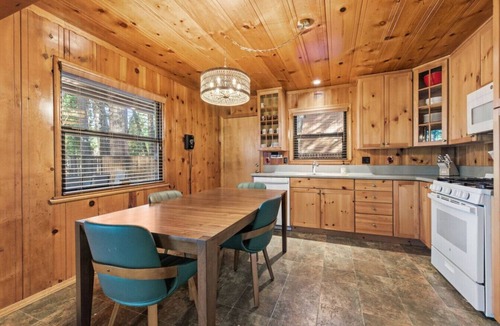 Twain Harte Cabin | Walk to Town - Lake Access - Huge Deck