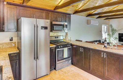 Pine Mountain Club Cabin | Walk to Village! Romantic Pine Mtn Nature Escape