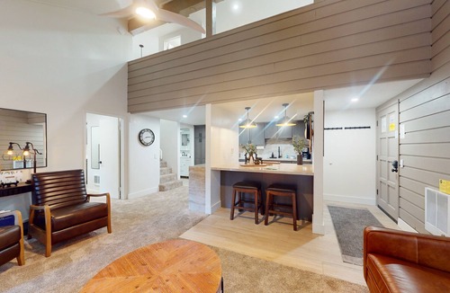 Mammoth Lakes Condo | Walkable Corner Condo w/Pellet Stove & Shared Pool/Hot Tub/Sauna/Tennis