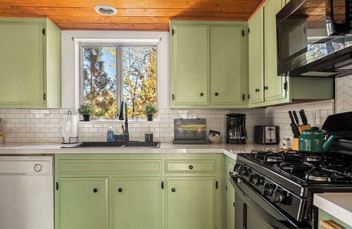 The Village Cabin | Walking Distance to the Village, ski shuttle bus, and Lake