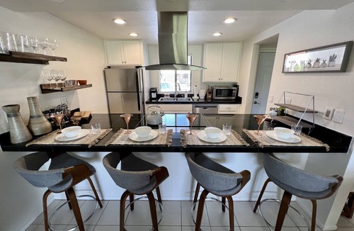 Palm Desert Condo | Want an amazing view on the 18th green next to the clubhouse? Look no further!
