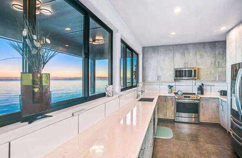 Rollingbay House | Waterfront Haven with Spectacular View in Bainbridge