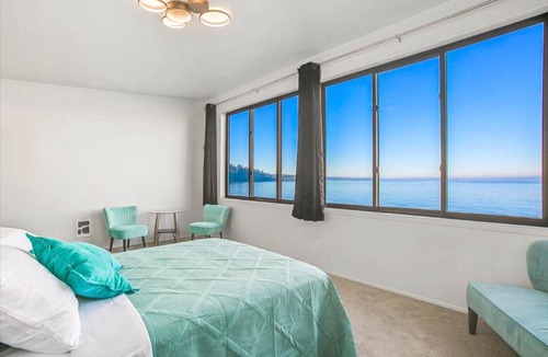 Rollingbay House | Waterfront Haven with Spectacular View in Bainbridge
