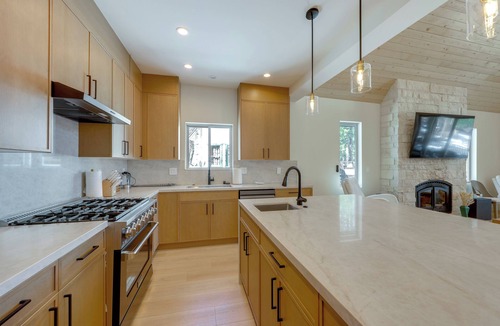Big Bear Lake House | Waterfront Luxury! Brand-New Big Bear Lake House