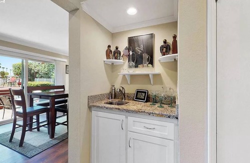Discovery Bay House | Waterfront modern home Sleeps 6 near Marina w/Hot Tub & Large Deck
