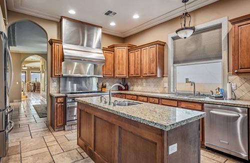 Bullhead City House | Waterfront Pool Spa Views Dock 7 bd