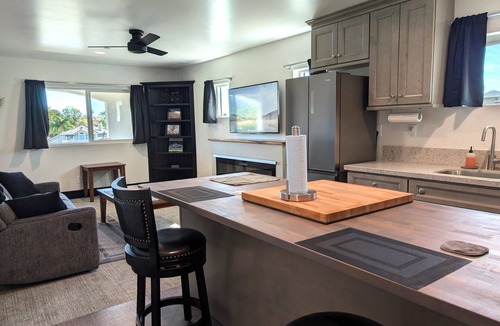 Canyon Lake Apartment | Waterfront private 1 bedroom, 1 bath, laundry, in gated community