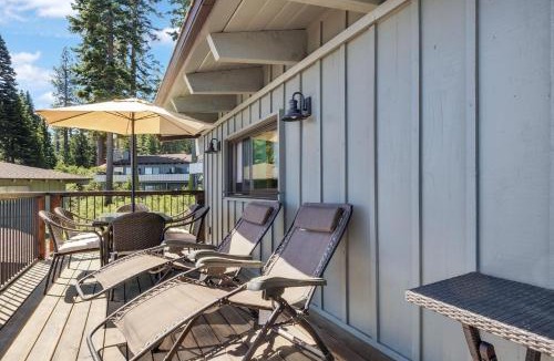 Tahoma House | Waters Edge Jewel with Lake Views - HOA Access