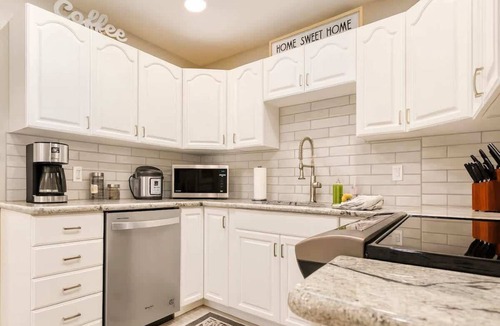 Lake Havasu City Villa | Weekend @ Bernies – Private Polar Lounge