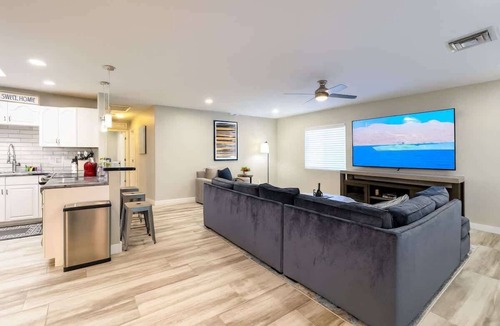 Lake Havasu City Villa | Weekend @ Bernies – Private Polar Lounge