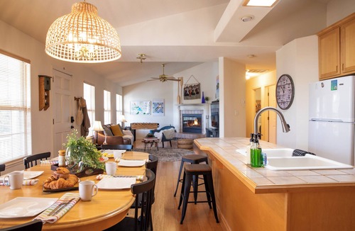 Groveland House | Welcome to Gallery House: Family friendly retreat 25 miles from Yosemite