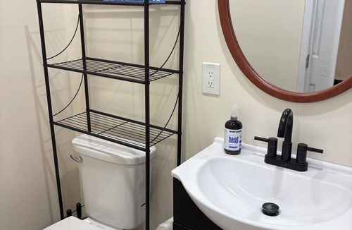 Oakdale House | Welcome to Oakdale, Ca Comfortable Private Bedroom/Bath, 69 miles to Yosemite.