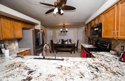Lake Havasu City House | Welcome to the Lake House!3Bed/3 Full Bath Cul de sac pool home!