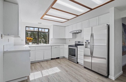 Hayward House | Welcome to your sanctuary in the serene Hayward Hills, with amazing bay views.