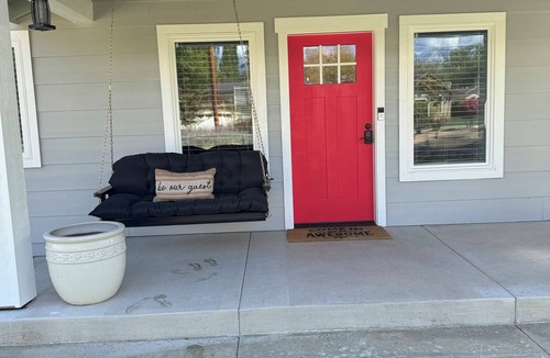 West Bishop House | Welcome to your Sierra getaway! This newly built 2-bedroom, 2-bathroom