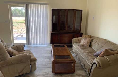 Linden House | Welcoming 3-bedroom house with AC in Linden