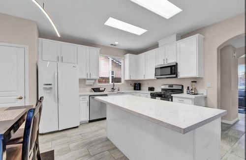 Greenacres House | "Welcoming Retreat in Bakersfield: Find Your Perfect Vacation Destination!"